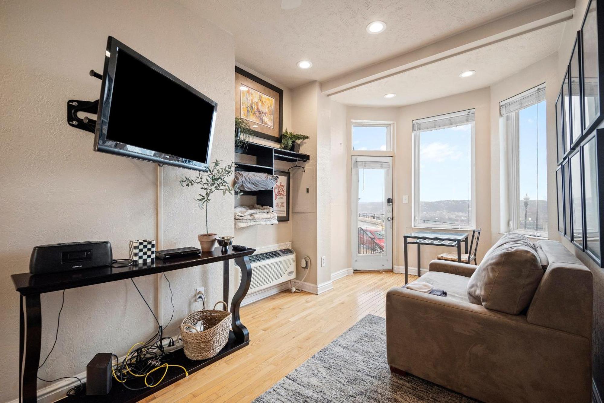 Ferienwohnung Charming Studio-Panoramic View-Your Pittsburgh Sanctuary Exterior foto
